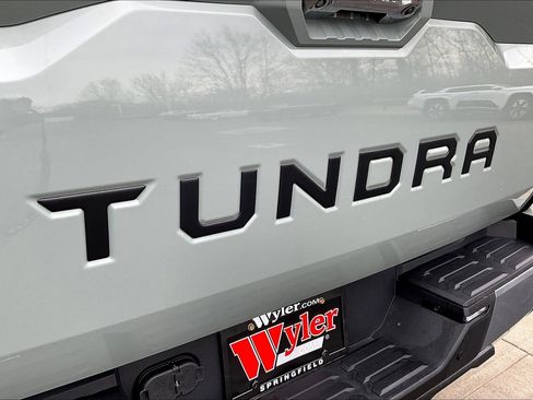 Used 2025 Toyota Tundra Limited AWD/4WD image 25