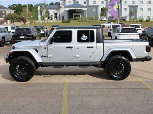 Certified 2024 Jeep Gladiator Sport image 10