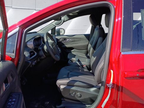 New 2026 Chrysler Pacifica Select image 10