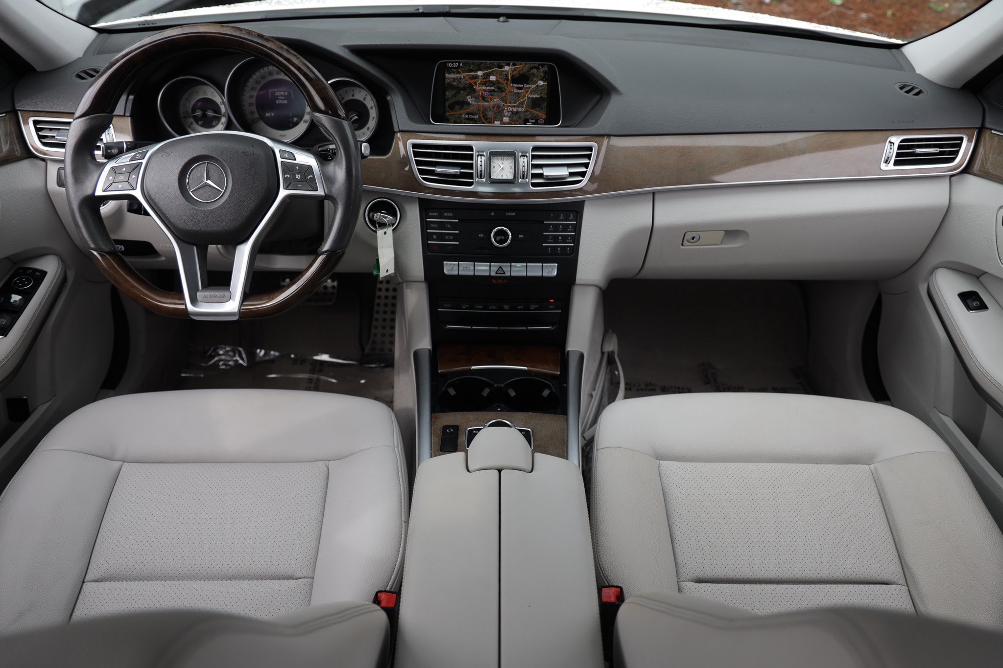 Used 2016 Mercedes-Benz E 350 Sedan w/ Premium Package image 2
