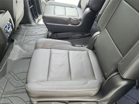 Used 2022 Chevrolet Suburban Z71 w/ Luxury Package image 30