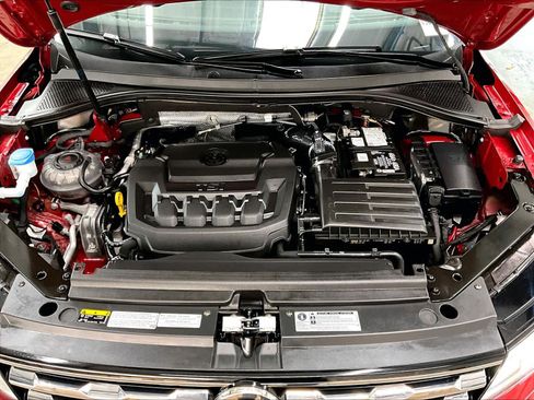 Used 2019 Volkswagen Tiguan SE w/ Panoramic Sunroof Package image 12