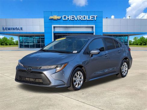 Used 2025 Toyota Corolla LE image 2