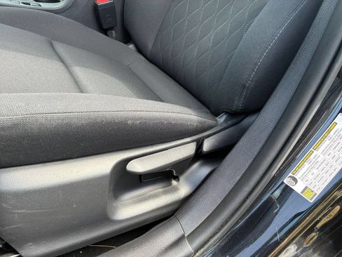 Used 2025 Toyota Corolla LE FWD image 21