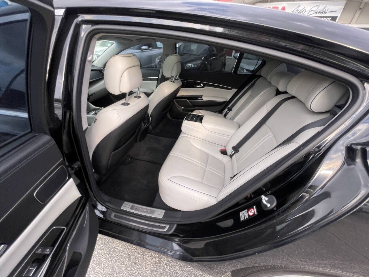 Used 2015 Kia K900 Luxury RWD image 29