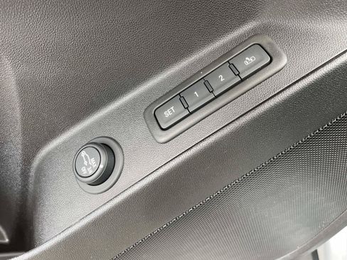 Used 2024 Chevrolet Equinox Premier FWD image 18