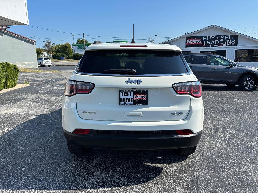 Used 2018 Jeep Compass Latitude w/ Popular Equipment Group AWD/4WD image 3