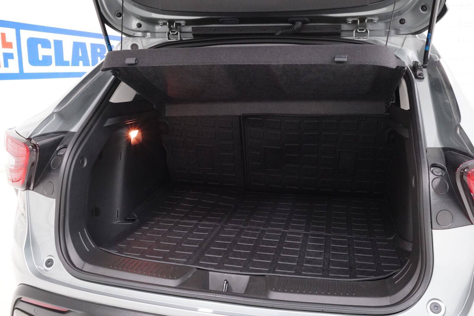 Used 2025 Chevrolet Trax ACTIV w/ Sunroof Package FWD image 32
