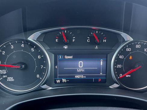 Used 2024 GMC Terrain SLE image 3