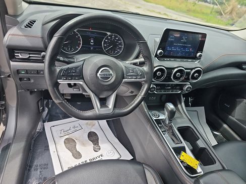 Used 2022 Nissan Sentra SR w/ SR Premium Package FWD image 17