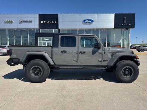 Used 2021 Jeep Gladiator Sport AWD/4WD image 2