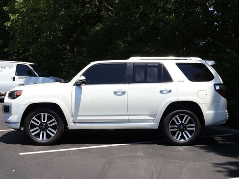 Used 2022 Toyota 4Runner Limited AWD/4WD image 4