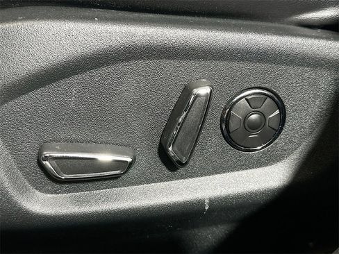 Used 2018 Ford Explorer Platinum image 37