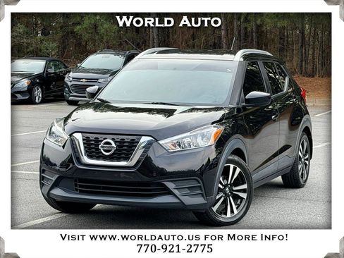 Used 2018 Nissan Kicks SV image 1