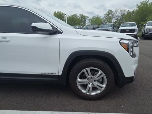 Used 2024 GMC Terrain SLE AWD/4WD image 4