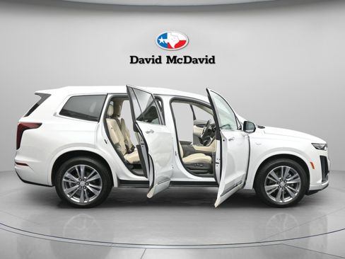 Used 2023 Cadillac XT6 Premium Luxury image 23