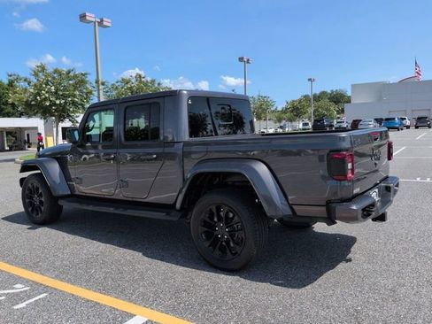 Used 2021 Jeep Gladiator Overland AWD/4WD image 6