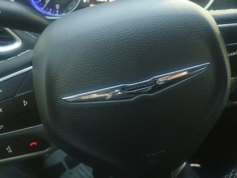 Used 2025 Chrysler Pacifica Select image 24