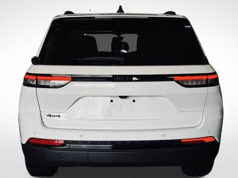 Used 2025 Jeep Grand Cherokee Altitude image 7