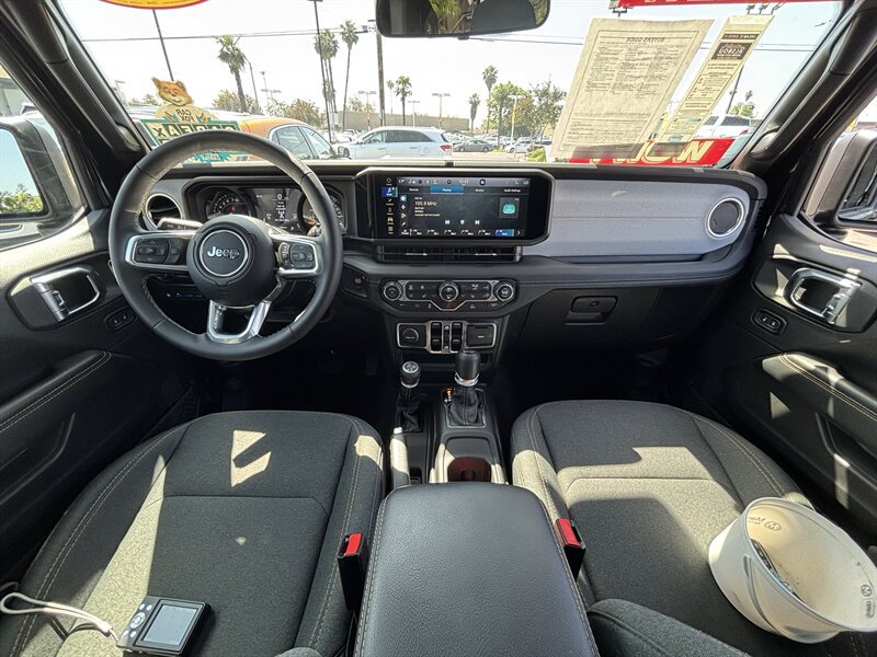 Used 2023 Jeep Wrangler Unlimited Sahara AWD/4WD image 21