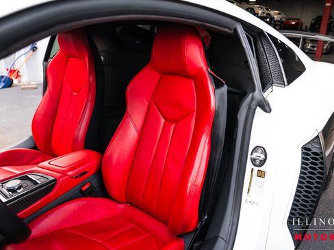 Used 2018 Audi R8 V10 w/ Premium Package RWD image 20