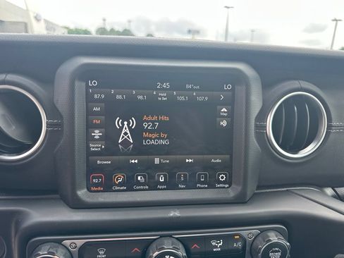 Used 2022 Jeep Wrangler Unlimited Sahara AWD/4WD image 17