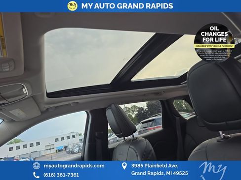Used 2021 Jeep Cherokee Limited w/ Elite Package AWD/4WD image 21