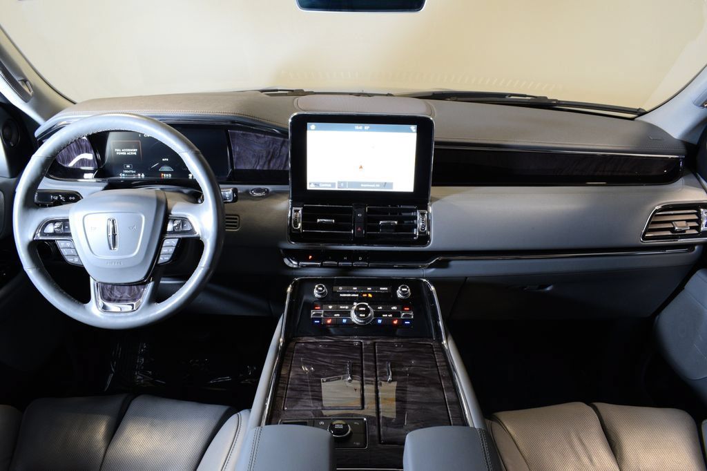 Used 2019 Lincoln Navigator Reserve w/ Cargo Package AWD/4WD image 16