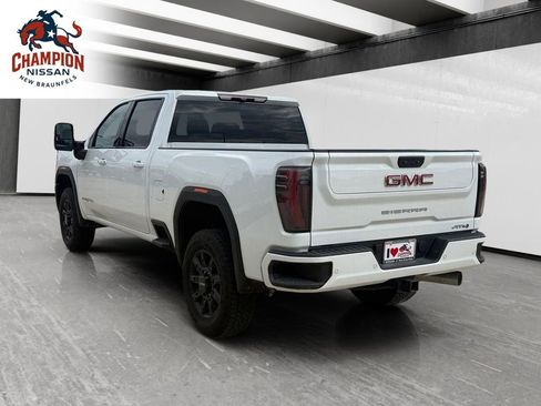 Used 2025 GMC Sierra 2500 AT4 AWD/4WD image 3