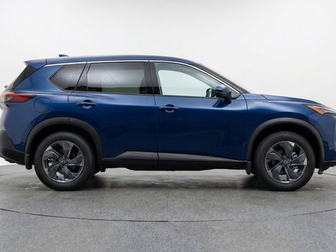 Used 2025 Nissan Rogue SV image 11