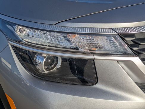 Certified 2023 Kia Seltos LX image 10