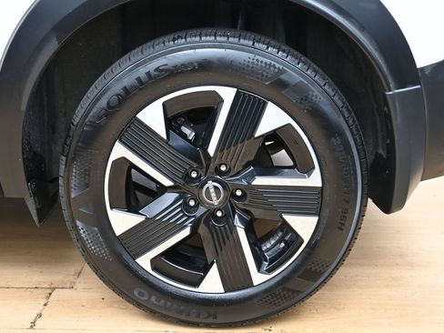Used 2025 Nissan Kicks SV AWD/4WD image 14
