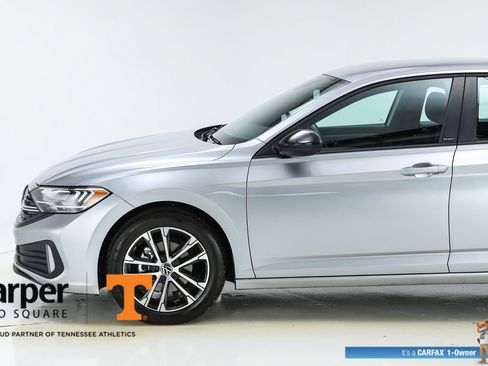 Used 2024 Volkswagen Jetta Sport image 3