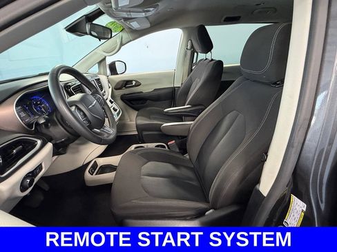 Used 2023 Chrysler Voyager LX FWD image 5