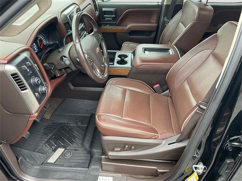 Used 2018 Chevrolet Silverado 2500 High Country w/ Duramax Plus Package image 9