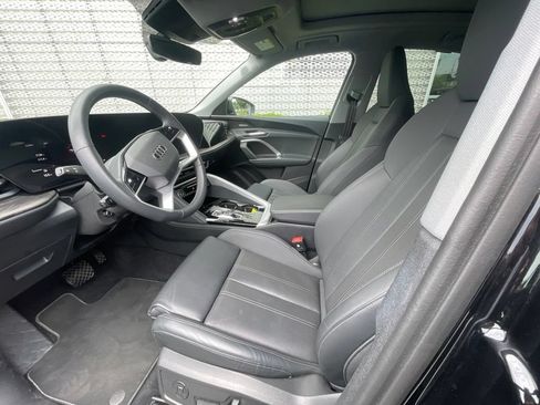 Used 2025 Audi Q5 Premium Plus w/ Premium Plus AWD/4WD image 4