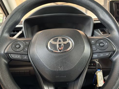Used 2025 Toyota Corolla LE FWD image 21