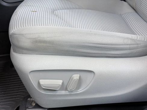 Used 2022 Toyota Highlander LE AWD/4WD image 13
