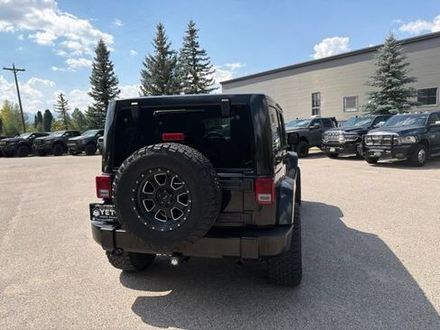 Used 2016 Jeep Wrangler Unlimited Sahara w/ Connectivity Group AWD/4WD image 13