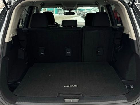 Used 2023 Nissan Rogue S image 9