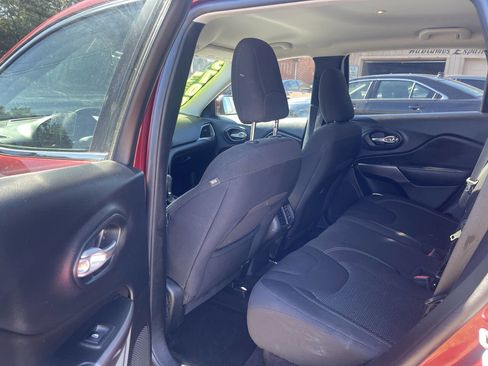 Used 2019 Jeep Cherokee Latitude w/ Popular Appearance Group image 13