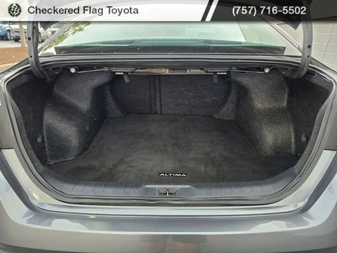 Used 2025 Nissan Altima 2.5 SV FWD image 12