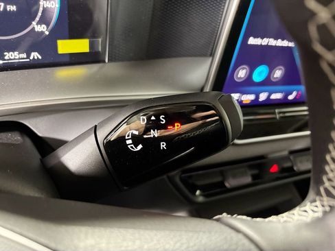 New 2026 Volkswagen Tiguan SE image 17