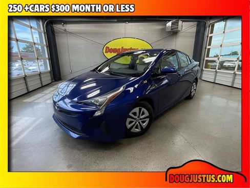 Used 2016 Toyota Prius Four FWD image 1
