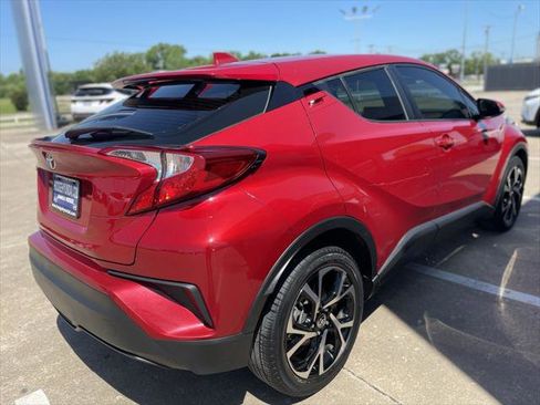 Used 2020 Toyota C-HR XLE image 6