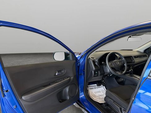 Used 2018 Honda HR-V LX image 11