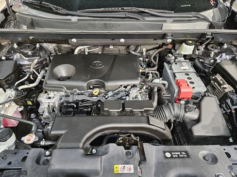 Used 2021 Toyota RAV4 XLE FWD image 19