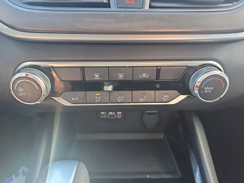 Used 2024 Nissan Altima 2.5 SV image 30