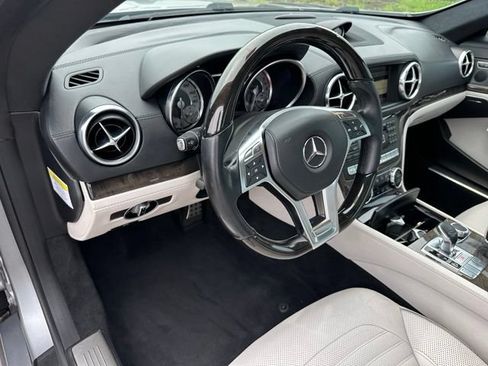 Used 2013 Mercedes-Benz SL 550 image 32