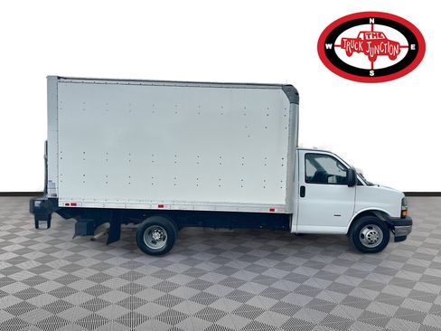 Used 2019 Chevrolet Express 3500 w/ Chrome Appearance Package image 8